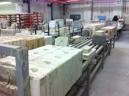Atelier de fabrication de la céramique pour les poeles à bois ROMOTOP-2