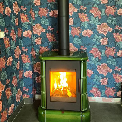 Installation d'un poêle à bois rustique Siena N 01