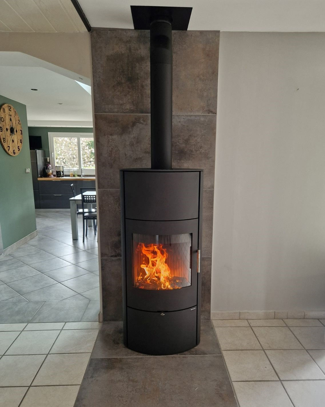 Installation d'un poêle à bois Ovalis à Accumulation