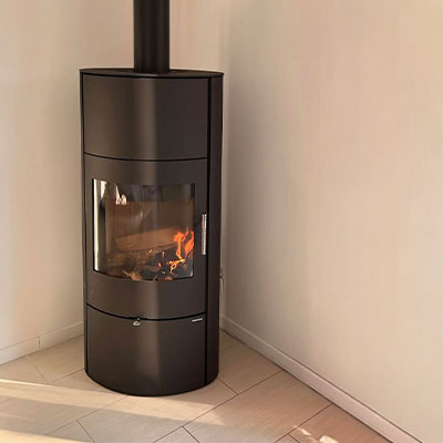 Chaleur prolongée avec le poêle OVALIS accumulation acier