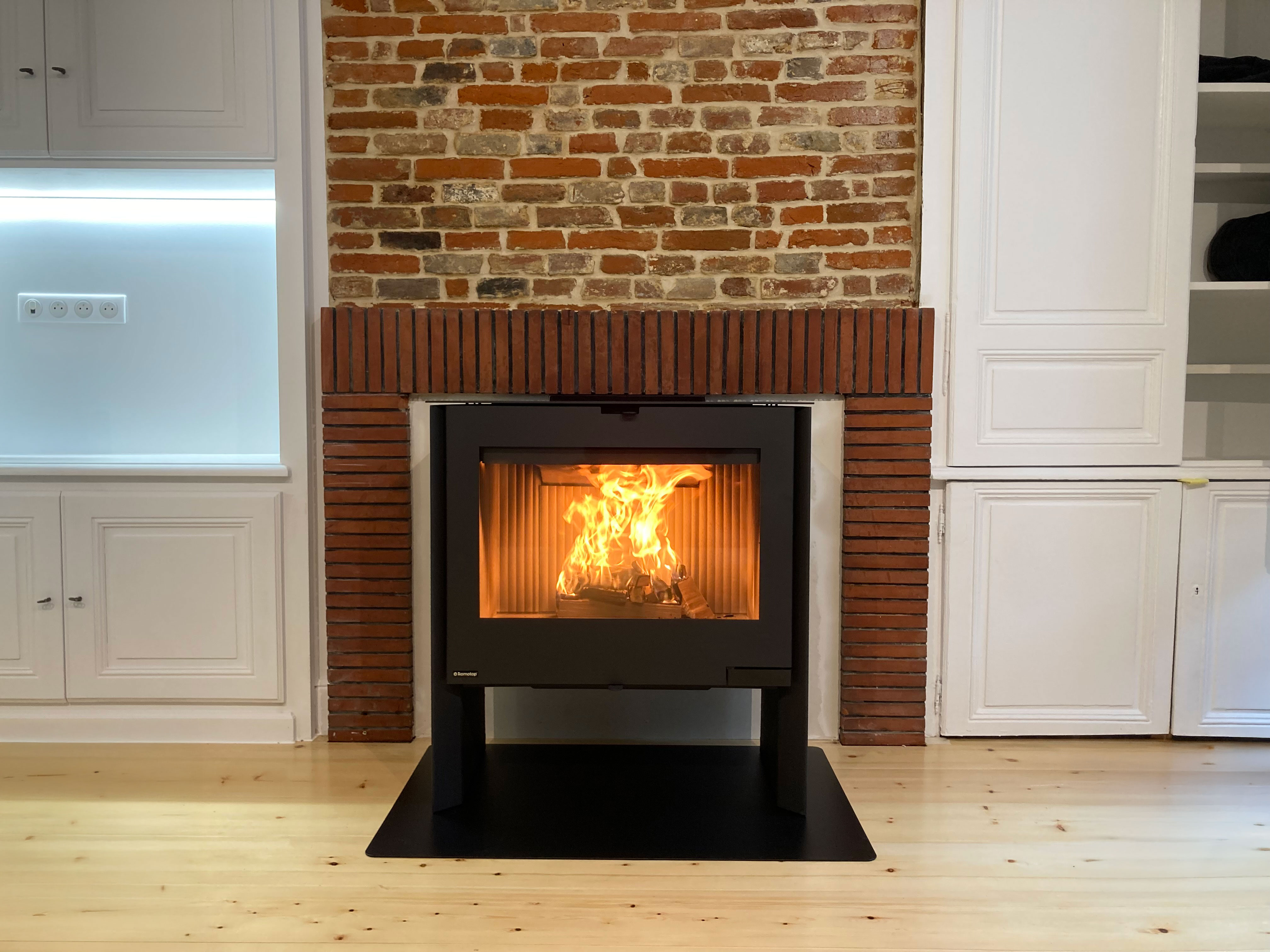Installation d'un poêle à bois Riano en acier