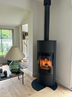 Chaleur maîtrisée avec le poêle rotatif OVALIS G Accum