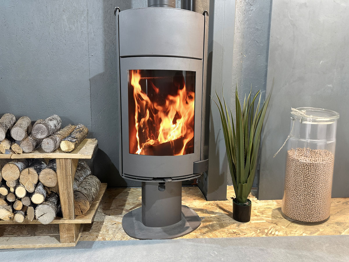 AVILA T mixte de ROMOTOP France, premier prototype de poêle mixte par ROMOTOP France